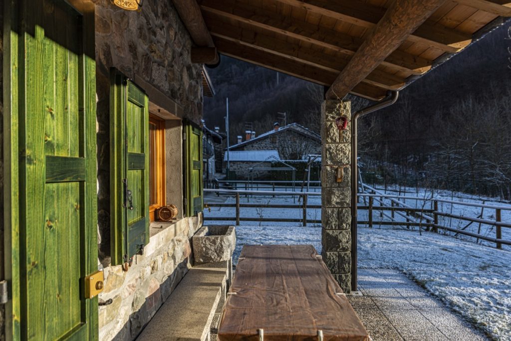 Chalet montagna porticato